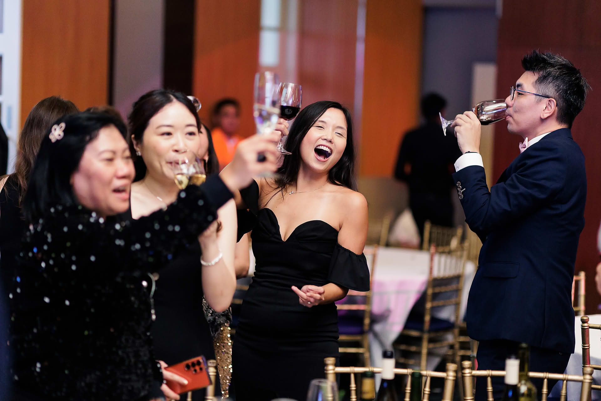 People having fun at SG Land dance and dinner party