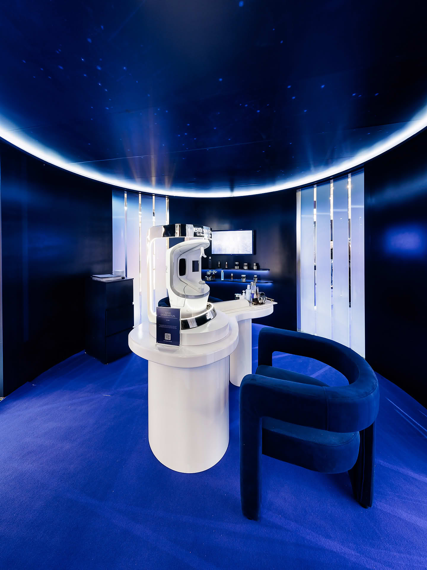 Estee Lauder pop-up stall at Paragon