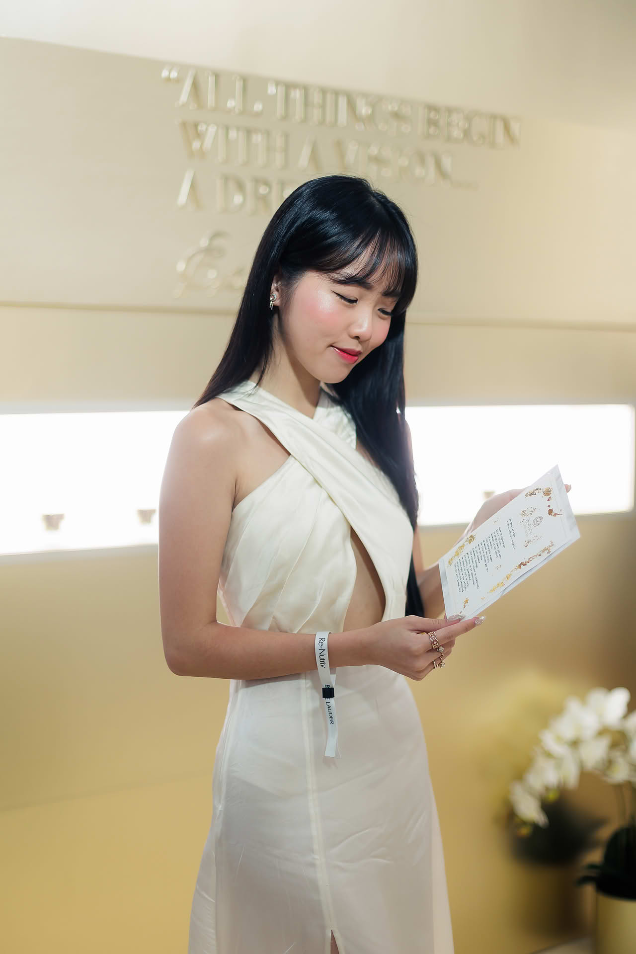 Influencer showing artwork at Estee Lauder Re-Nutriv PR event
