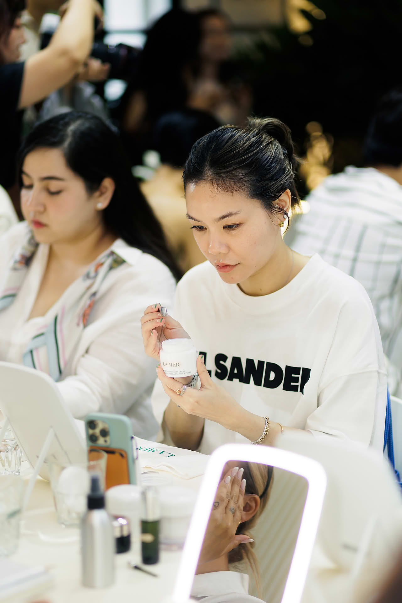 Influencer using a product at La Mer WCD