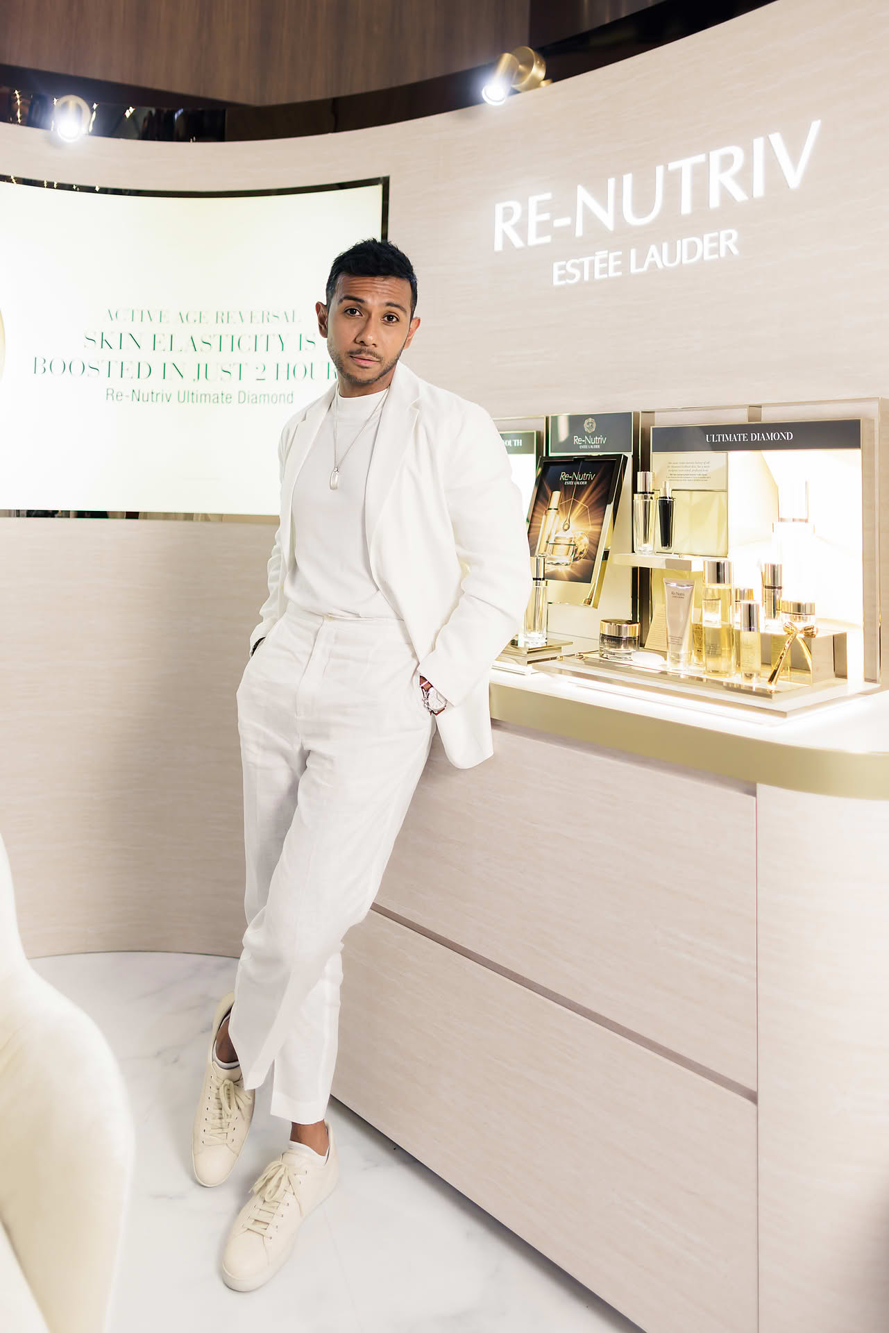 Taufik Batisah posing with product at Estee Lauder Yoona PR event in Paragon