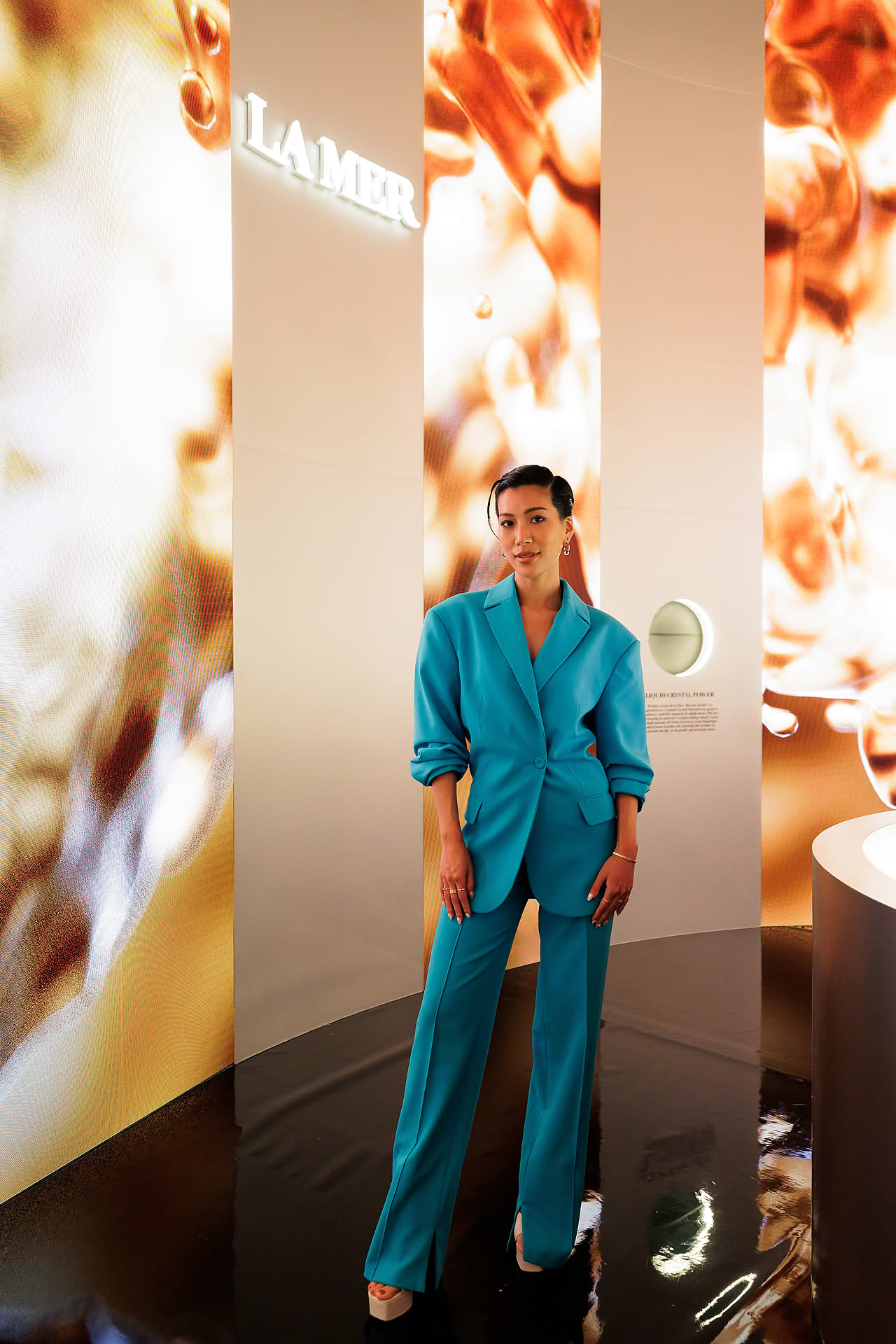 Influencers posing immersive display zone at La Mer WCD PR event