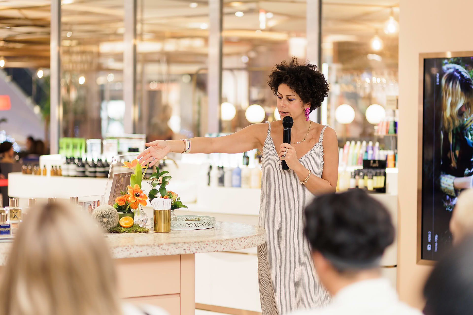 Brand ambasador presenting Nishane Extra de Parfum to the audience