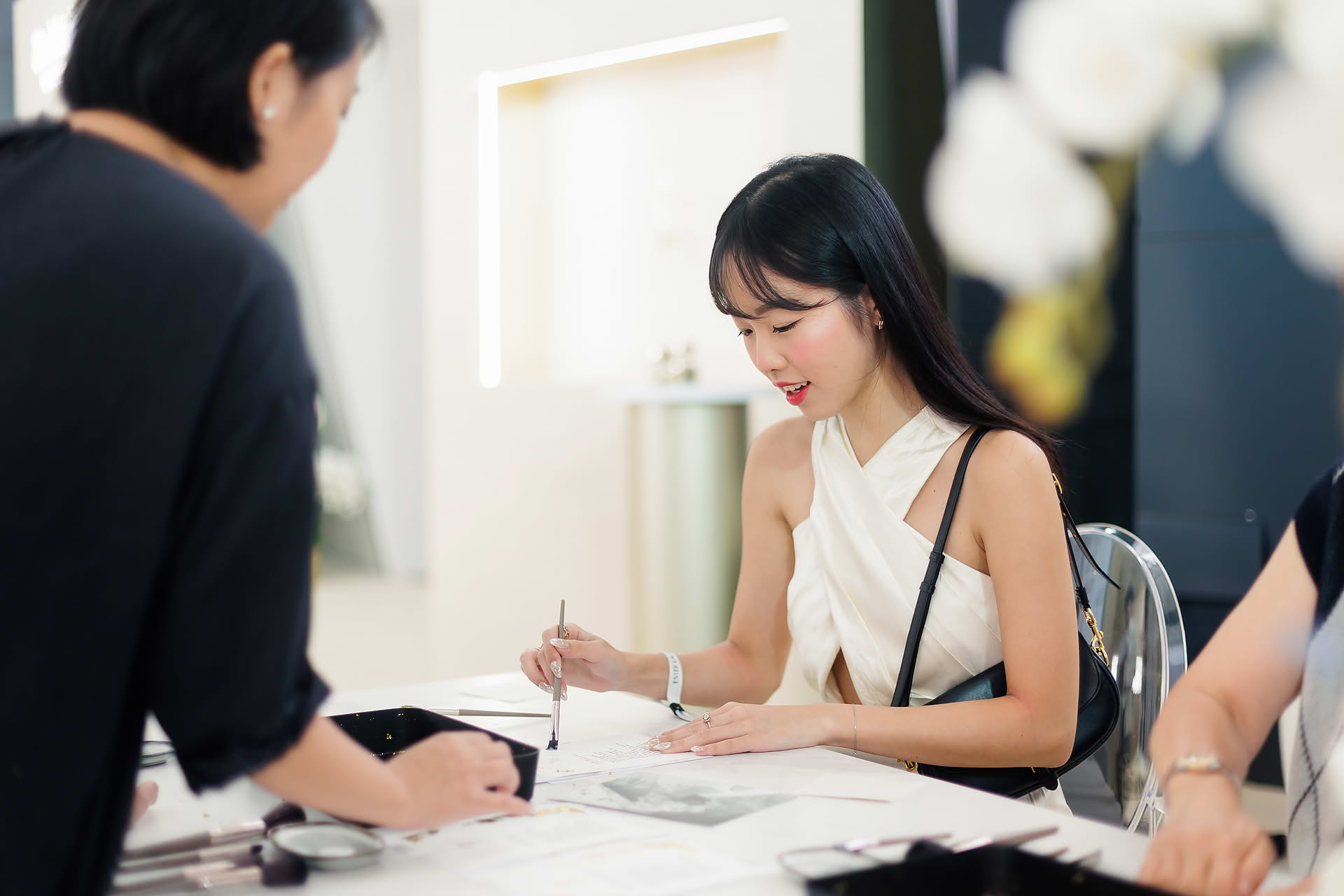 Influencer creating artwork at Estee Lauder Re-Nutriv PR event