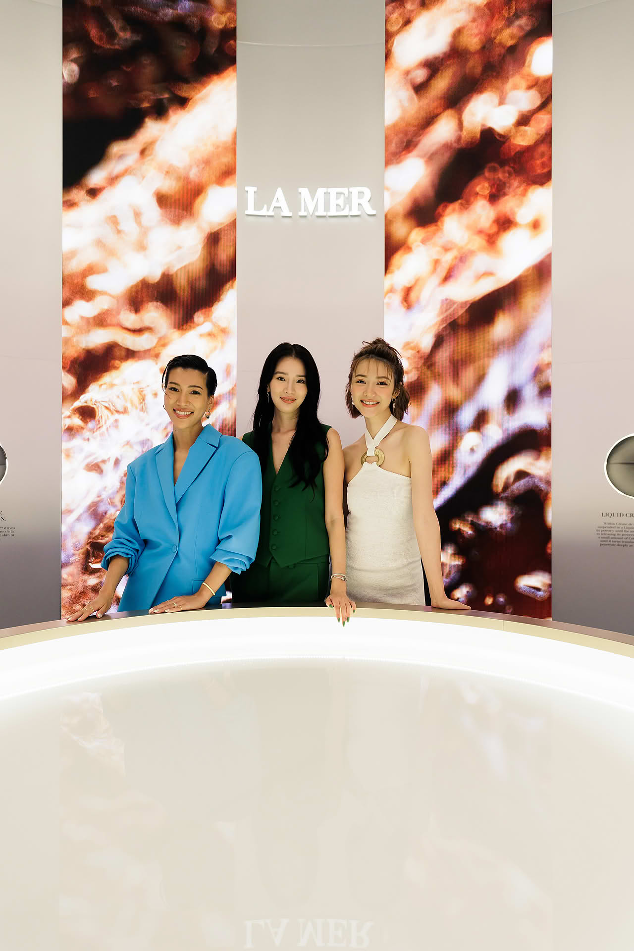 Influencers posing immersive display zone at La Mer WCD PR event
