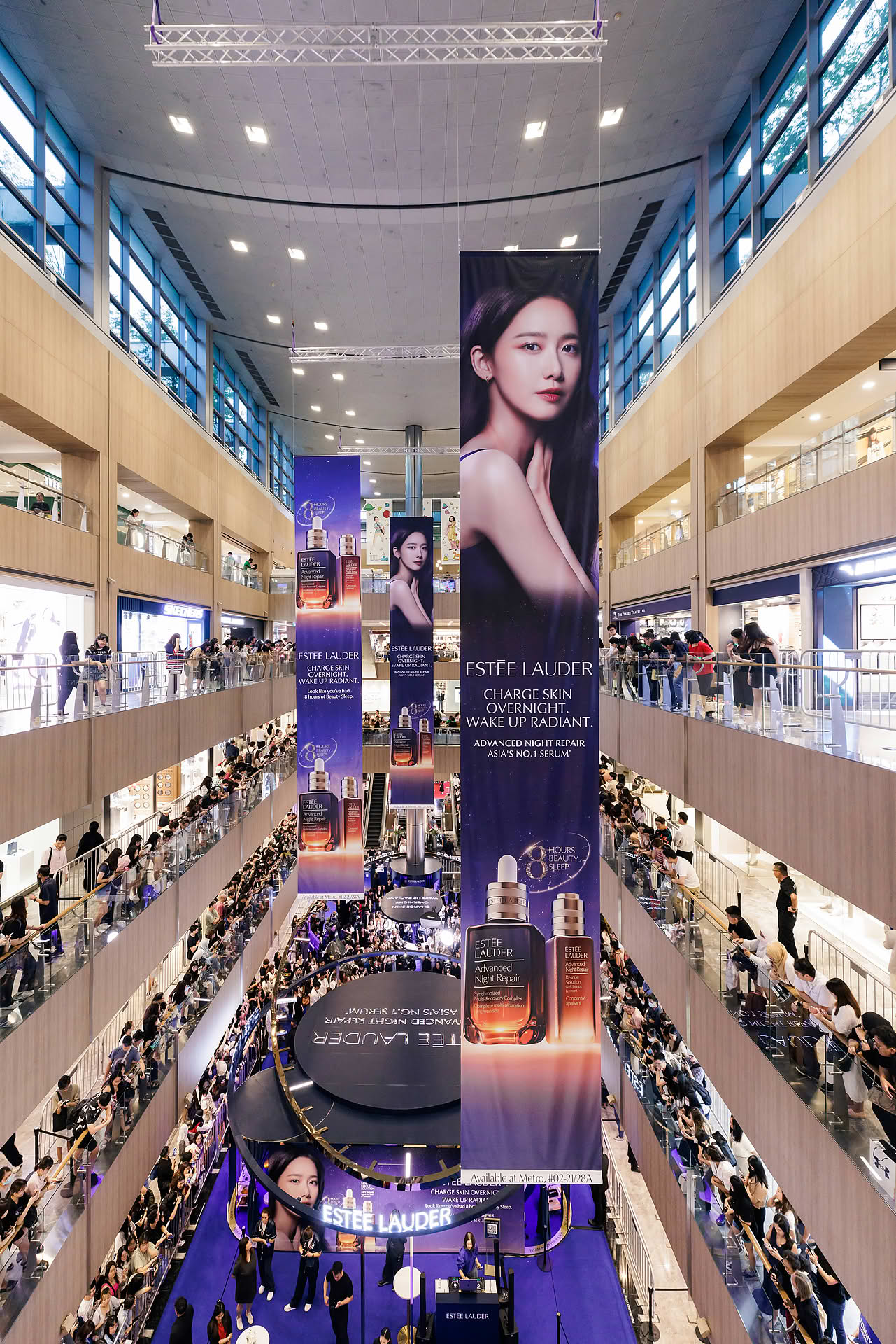 Massive crowd at Estee Lauder Yoona PR event in Paragon