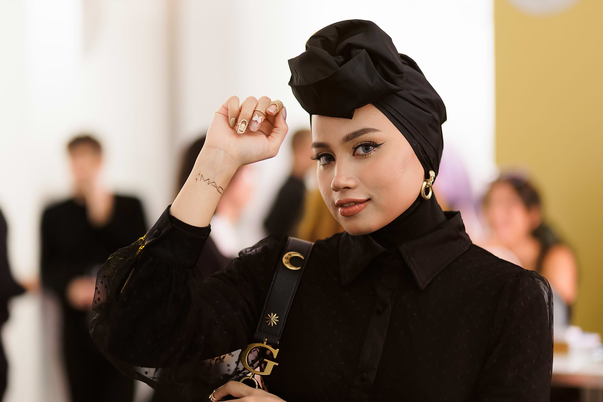 Influencer showing MAC tattoo at MAC Cosmestics PR event