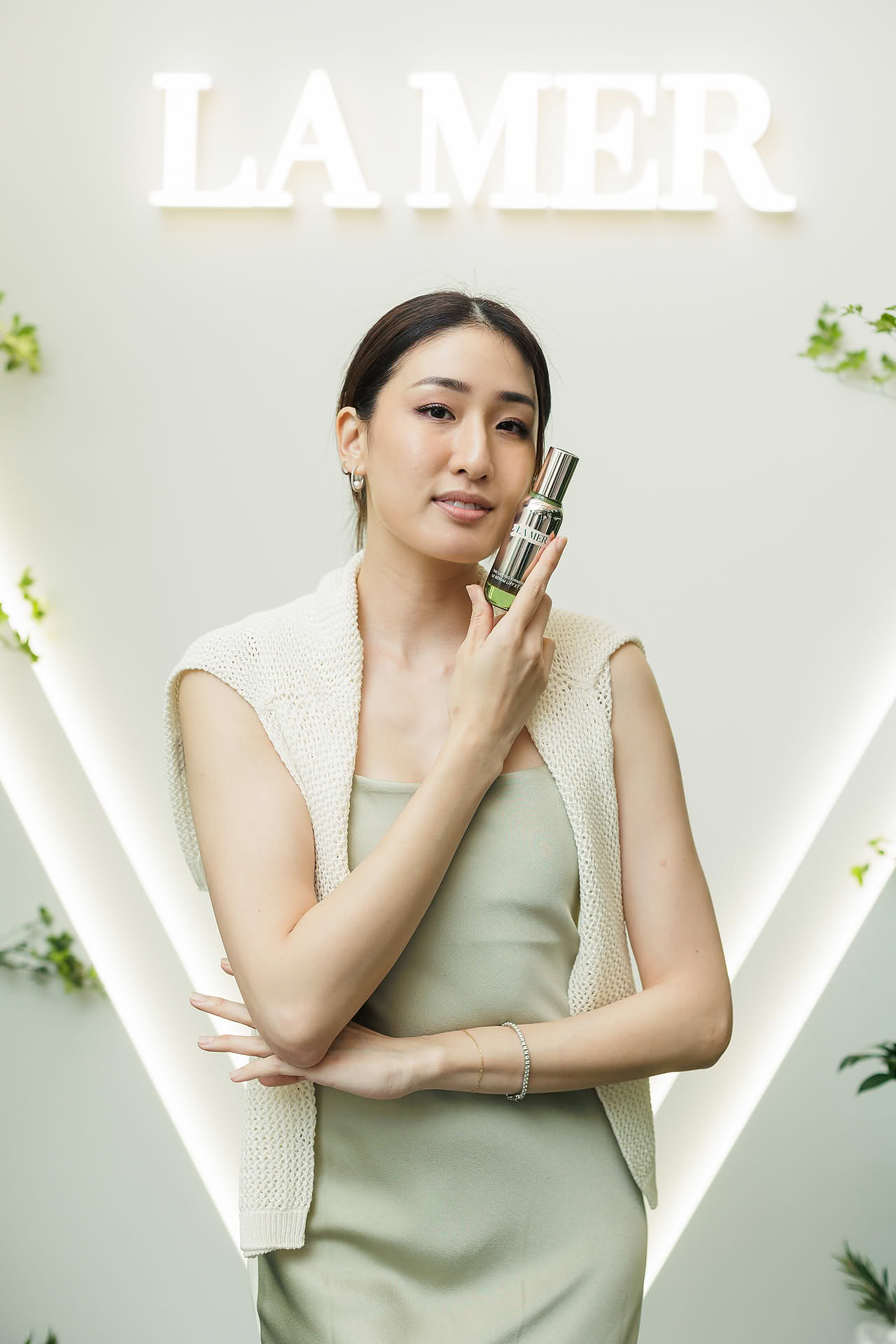 Influencer posing with a product at La Mer WCD