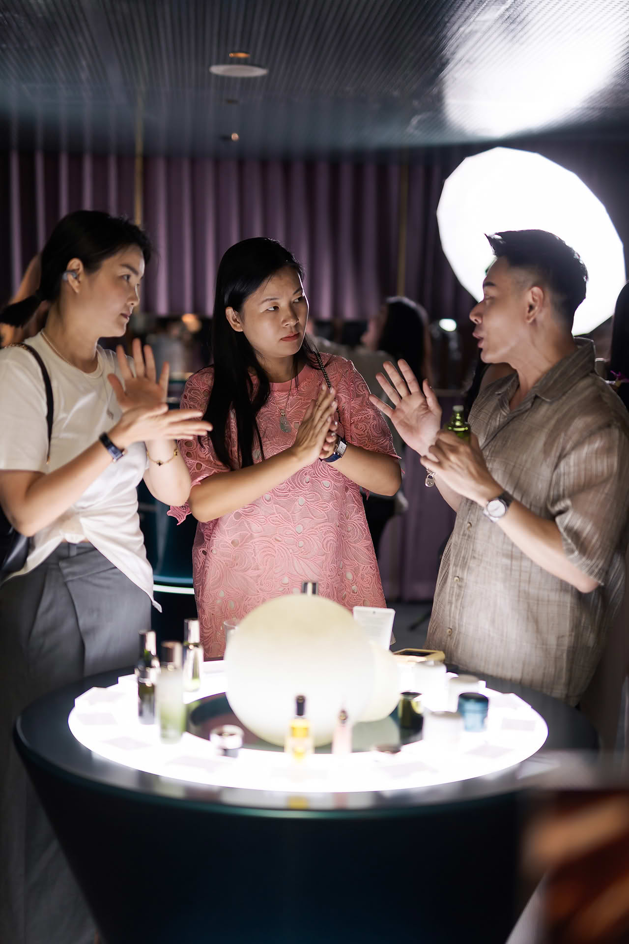 Makeup artist showing guest around at La Mer One Night event