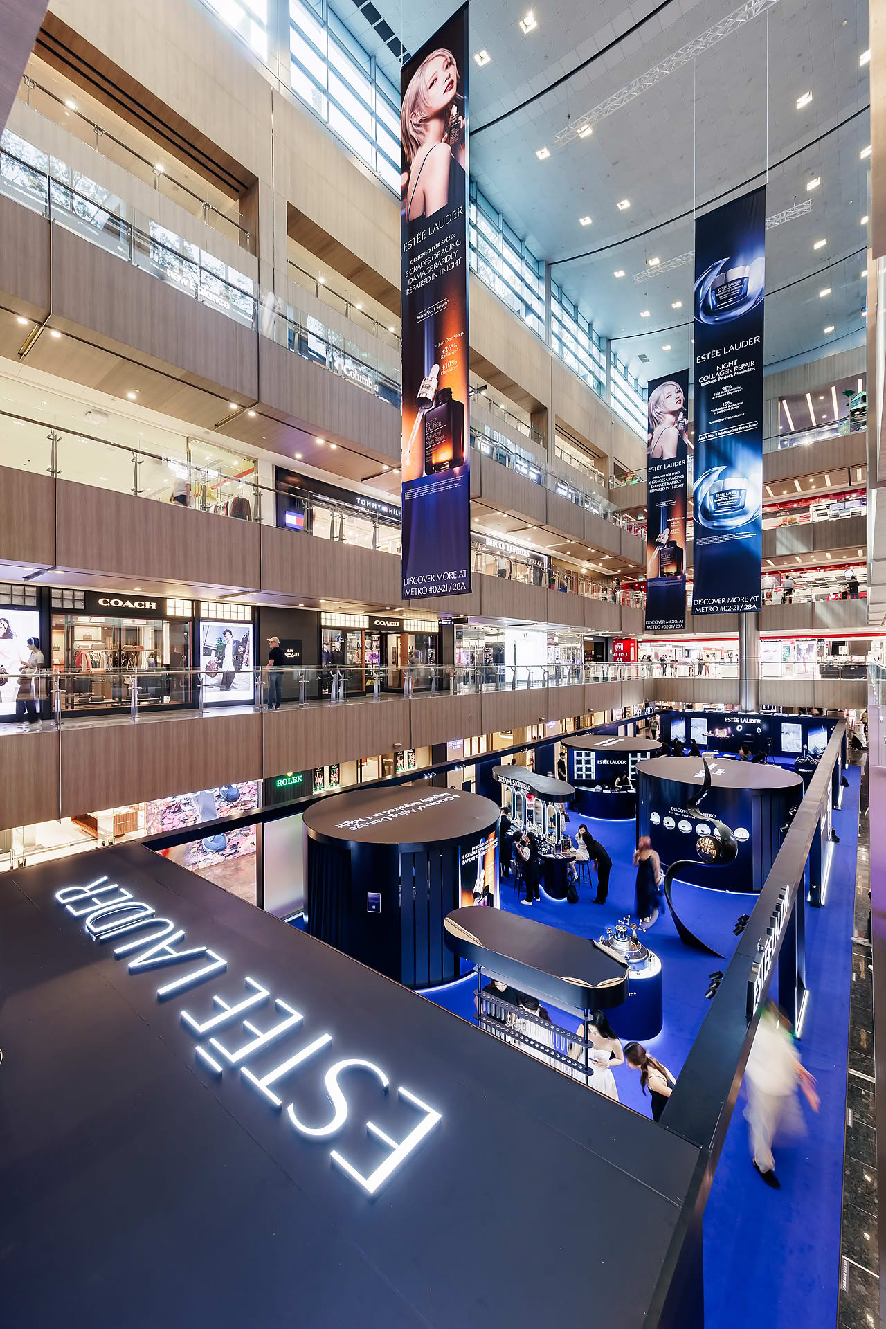 Estee Lauder pop-up stall at Paragon