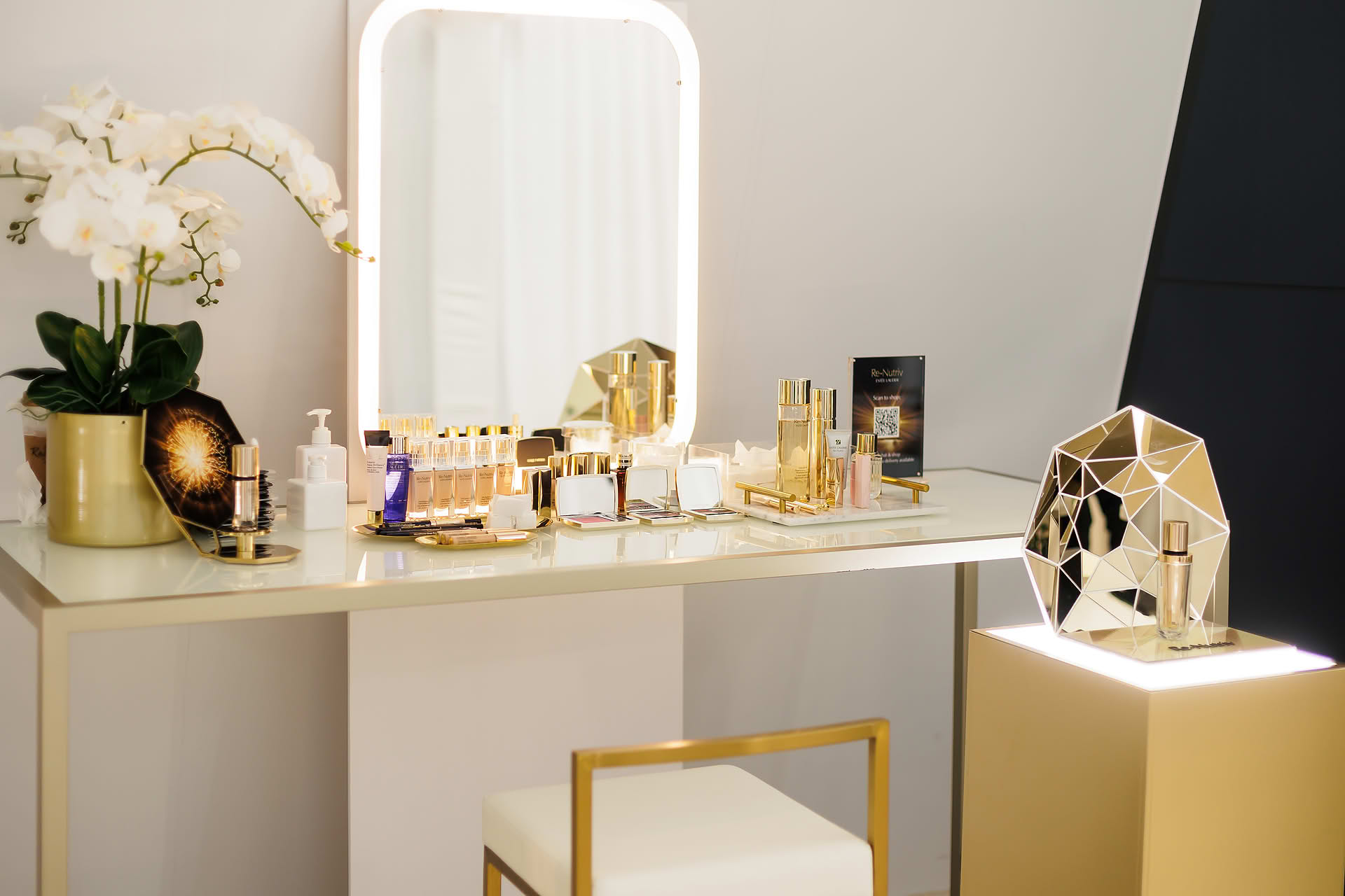 Estee Lauder Re-Nutriv product showcase