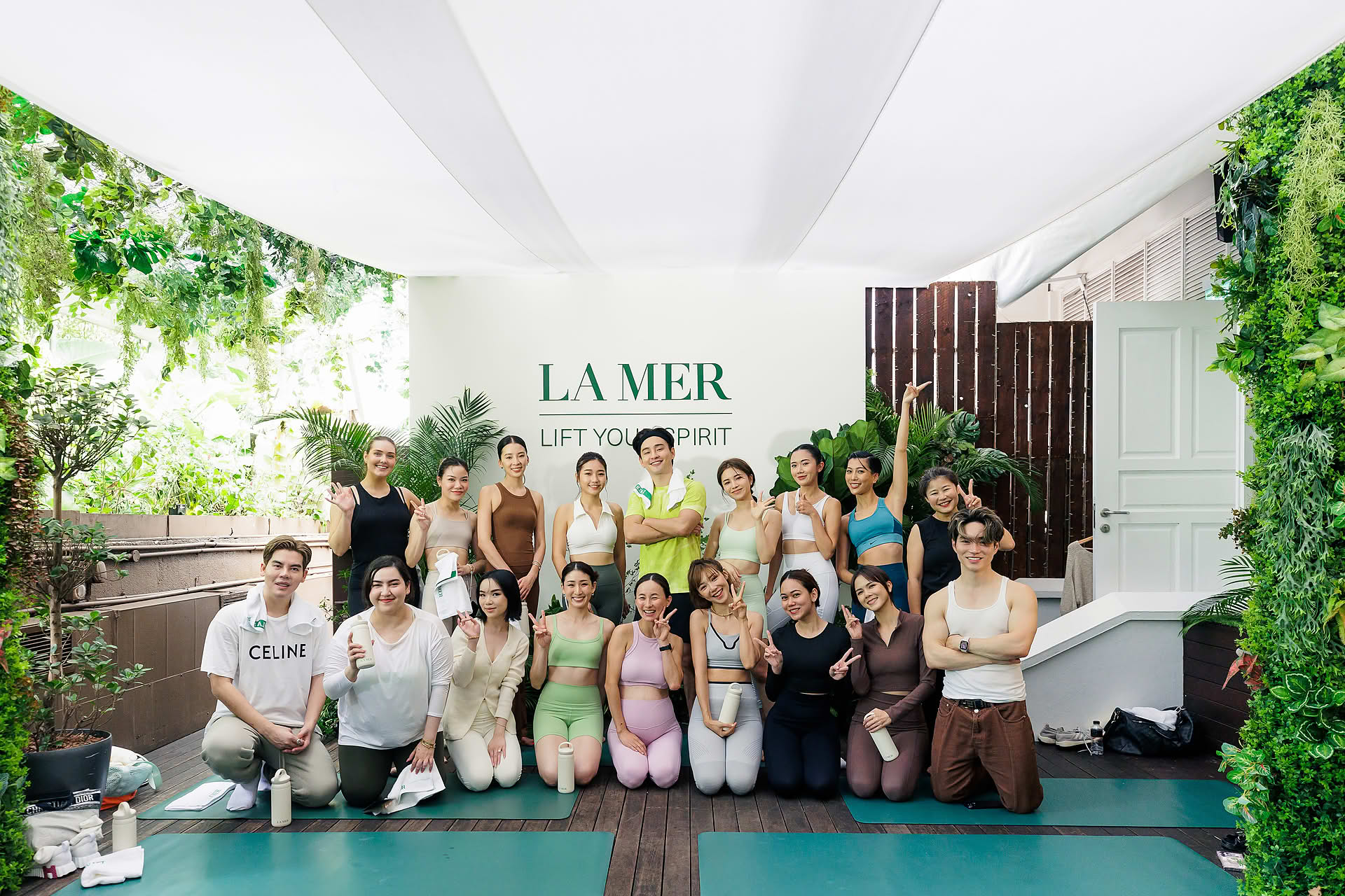 Influencer taking a group photo at La Mer WCD